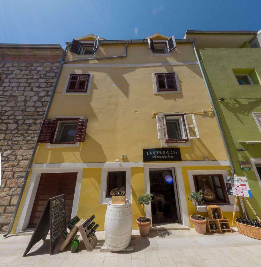 Mediterranean Terrace With Bikes & Sup Apartment Skradin