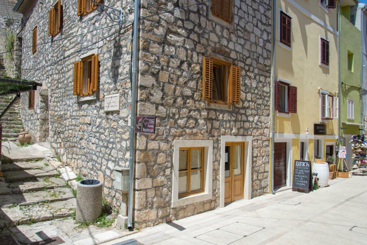 Mediterranean Terrace With Bikes & Sup Apartment Skradin